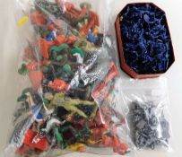 A bagged quantity of vintage plastic soldiers