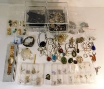 A quantity of costume jewellery items including si