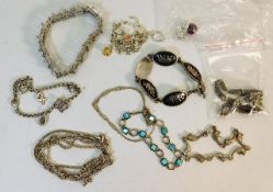 A small quantity of silver & white metal jewellery