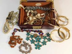 A quantity of costume jewellery items & case