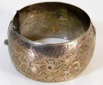 A silver bangle with chased decor 52.8g