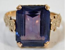 A 9ct gold alexandrite style ring 4.6g size O