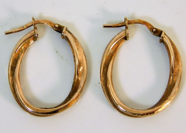 A pair of 9ct gold hoop earrings 1.8g