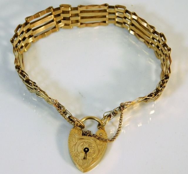 A 9ct gold gate bracelet 12.1g