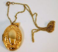 A 9ct gold locket with chain 3.8g