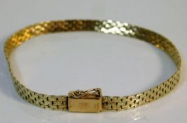 A 9ct gold bracelet 5.6g