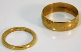 Two 9ct gold bands size J/K & T/U respectively 4.7
