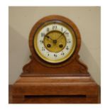 Early 20th Century oak cased mantel clock, the gilt dial with off-white chapter ring having Arabic