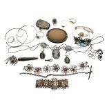 Quantity of silver and white metal costume jewellery, vesta case, filigree brooch etc Condition: