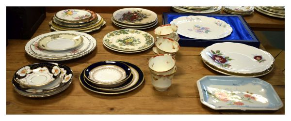 Assorted ceramics to include; Aynsley 'Little Sweetheart' presentation plate, Royal Worcester '