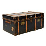 Good quality vintage steamer type cabin trunk with metal mounts, wooden ribs and removable tray with