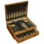 Light oak-cased canteen of rat tail pattern flatware Condition: