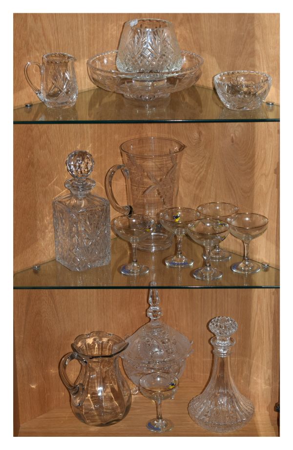 Assorted glassware to include: set of six Babycham glasses, two decanters etc Condition: