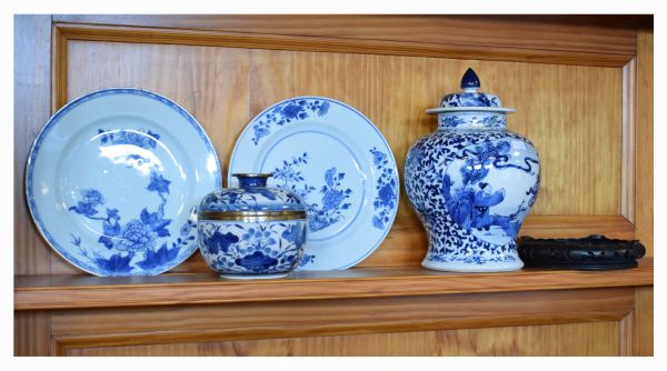 Small group of Chinese porcelain comprising: a baluster jar and cover with wooden stand, two blue