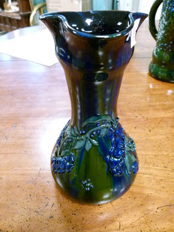 Elton Ware baluster shaped ewer having typical stylised foliate decoration on a blue/green ground, - Bild 4 aus 6