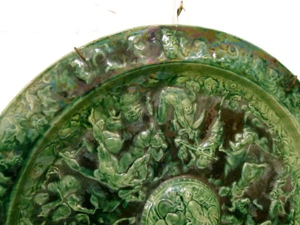 19th Century Continental green glazed majolica plaque decorated in relief with the Rape Of The - Bild 2 aus 8
