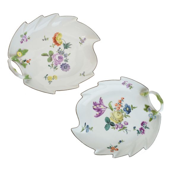 Pair of 19th Century Meissen porcelain leaf shaped dishes, each having polychrome painted floral - Bild 8 aus 8