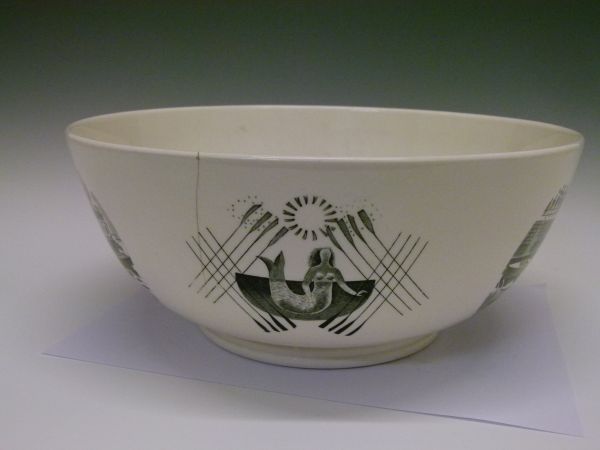 Eric Ravilious for Wedgwood - 'Race', a large black transfer printed bowl, 31cm diameter - Bild 2 aus 5