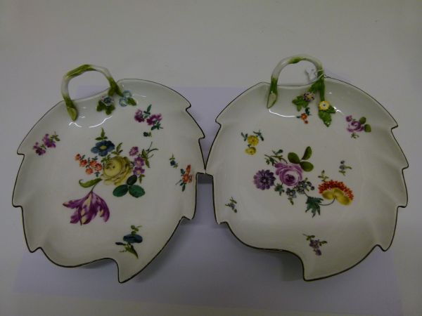 Pair of 19th Century Meissen porcelain leaf shaped dishes, each having polychrome painted floral - Bild 2 aus 8