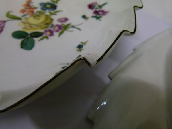 Pair of 19th Century Meissen porcelain leaf shaped dishes, each having polychrome painted floral - Bild 6 aus 8