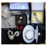 Large quantity of costume jewellery Condition: