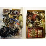 Large quantity of costume jewellery Condition: