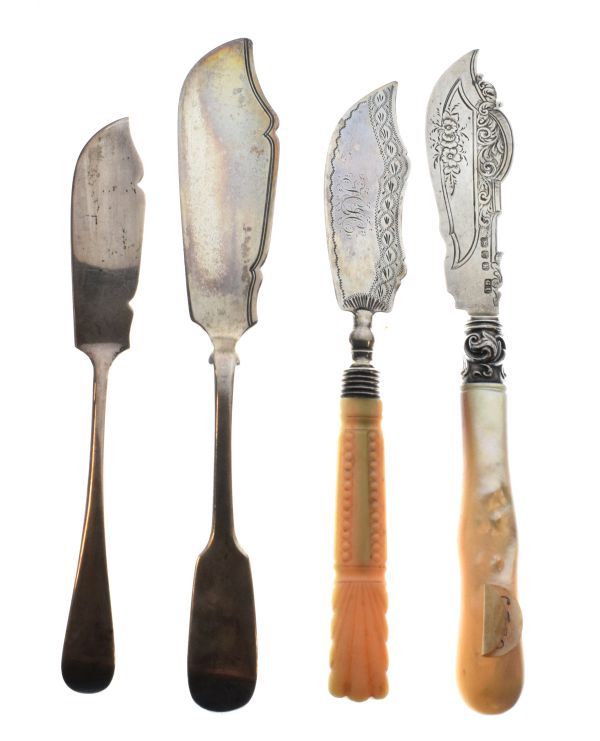 Two 19th Century silver bladed butter knives and two fish knives, combined weight 5toz approx