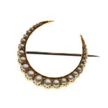 Crescent shaped brooch set graduated pearls stamped '15' Condition: