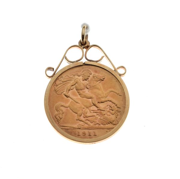 Gold Coin - George V half sovereign 1911, in a 9ct gold pendant mount Condition:
