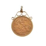 Gold Coin - George V half sovereign 1911, in a 9ct gold pendant mount Condition: