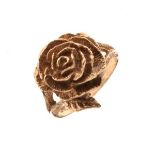 9ct gold ring with flowerhead decoration, size L, 5.3g approx Condition: