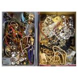 Quantity of various costume jewellery Condition: