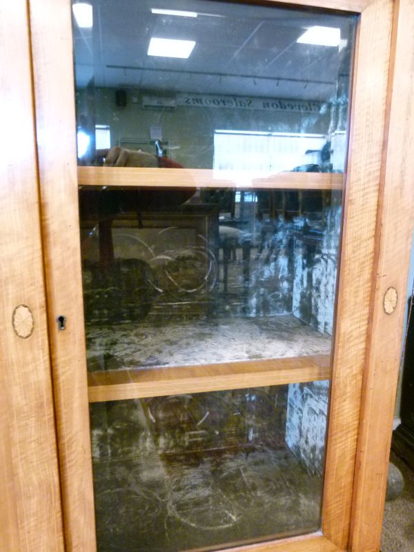 Late 19th Century inlaid satinwood credenza or side cabinet, the superstructure having urn - Bild 9 aus 13