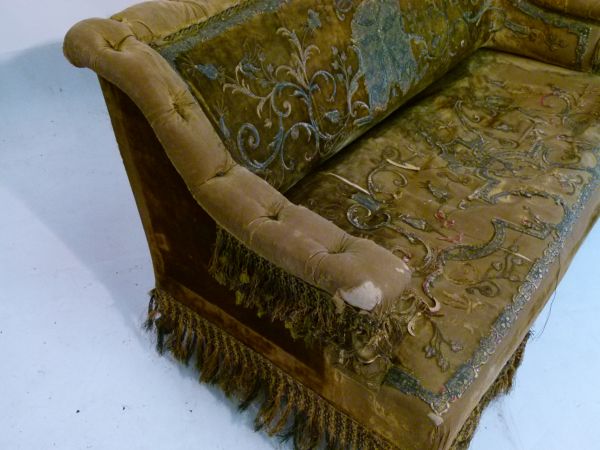 19th Century stumpwork-decorated two seater sofa or settee, the deep-buttoned top rail and arms - Bild 2 aus 12