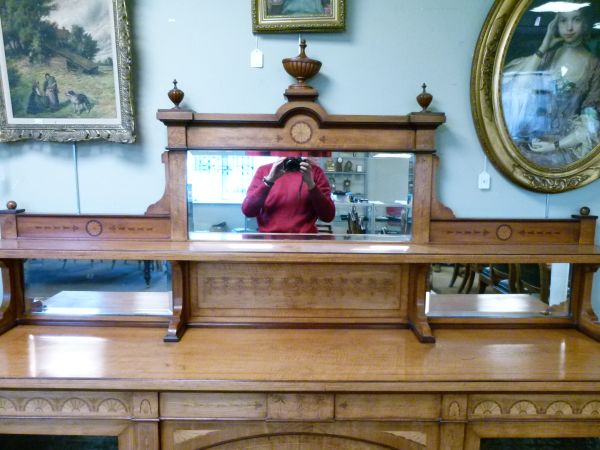 Late 19th Century inlaid satinwood credenza or side cabinet, the superstructure having urn - Bild 2 aus 13