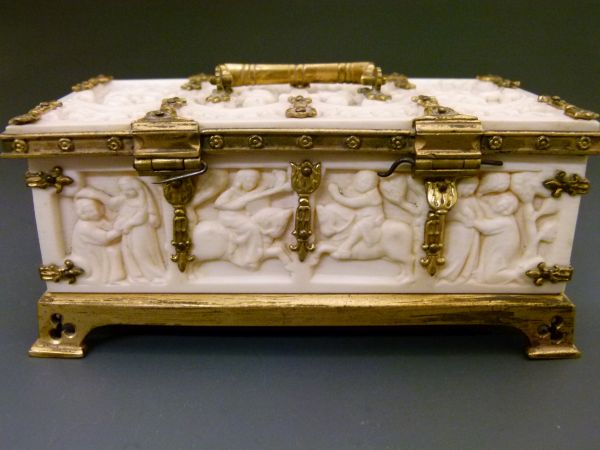 Ormolu mounted carved ivory casket, probably Cingalo-Portugese, the panels decorated with Biblical - Bild 9 aus 13