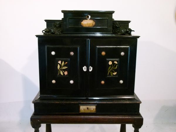 Good 19th Century Italian ebonised, pietra dura and pietra paesina-inlaid cabinet on stand, the - Bild 4 aus 14