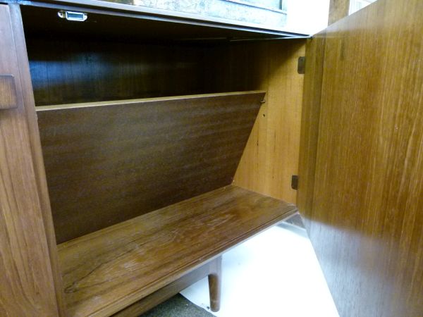 Modern Design - IB Kofod Larsen - G Plan - a large 1960s teak sideboard having five graduated - Bild 11 aus 11