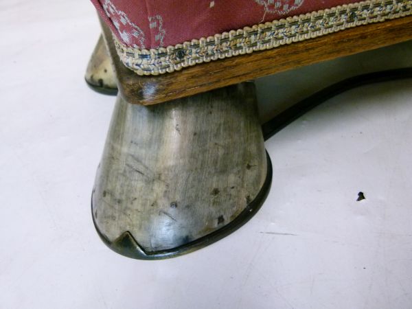 Taxidermy/Equestrian Steeplechase Interest, - A pair of Rowland Ward 'Horse Hoof' stools, the - Bild 4 aus 12