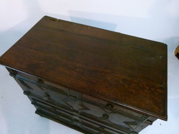 Late 17th Century oak geometric chest of drawers having a planked rectangular top with moulded - Bild 5 aus 13