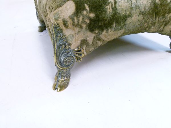 Unusual early 19th Century bronze-mounted footstool, the square stuff-over top on four cast hoof - Bild 5 aus 13