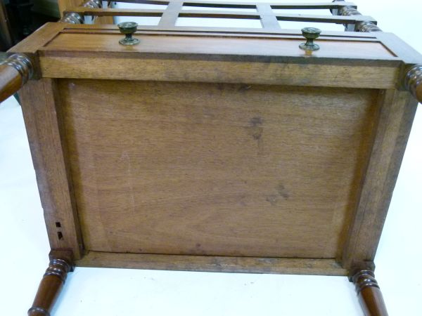 Mahogany three-division canterbury of slatted form over drawer, the blocked and turned uprights - Bild 11 aus 11