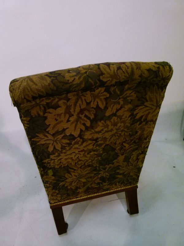 Victorian mahogany Campaign-style chair, the deep buttoned back and over stuffed arms on turned - Bild 10 aus 12