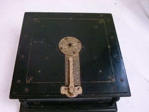 Late 19th/early 20th Century Ariston Organette, in ebonised case with incised decoration and - Bild 2 aus 9