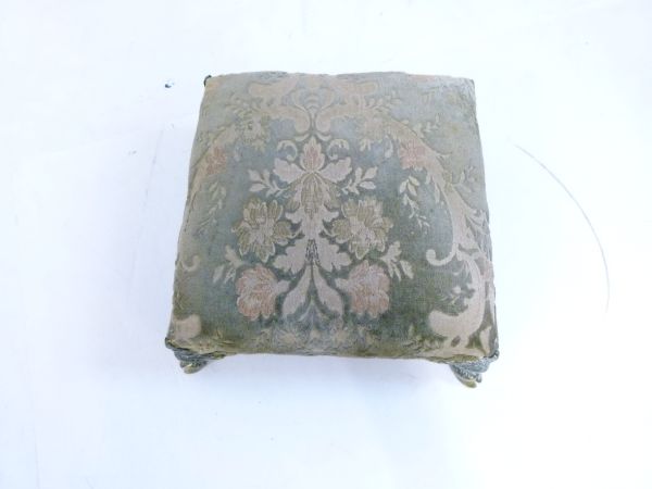 Unusual early 19th Century bronze-mounted footstool, the square stuff-over top on four cast hoof - Bild 4 aus 13