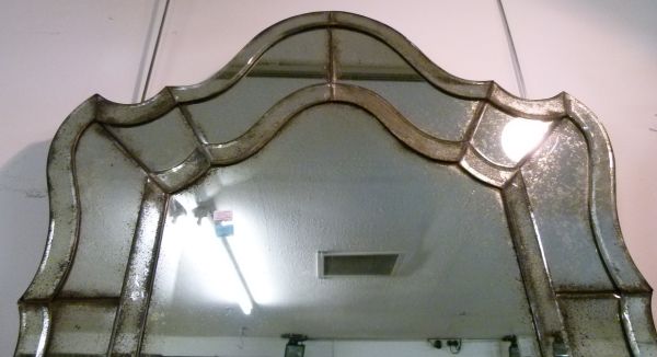 Pair of 20th Century Italian (probably Venetian) wall mirrors, each having arched shallow-bevelled - Bild 2 aus 9