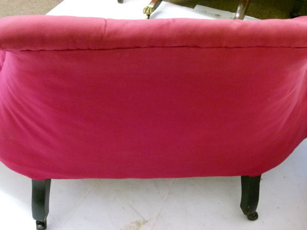 Late Victorian Bourne settee, the deep buttoned back over bowfront seat on fluted ebonised turned - Bild 10 aus 11