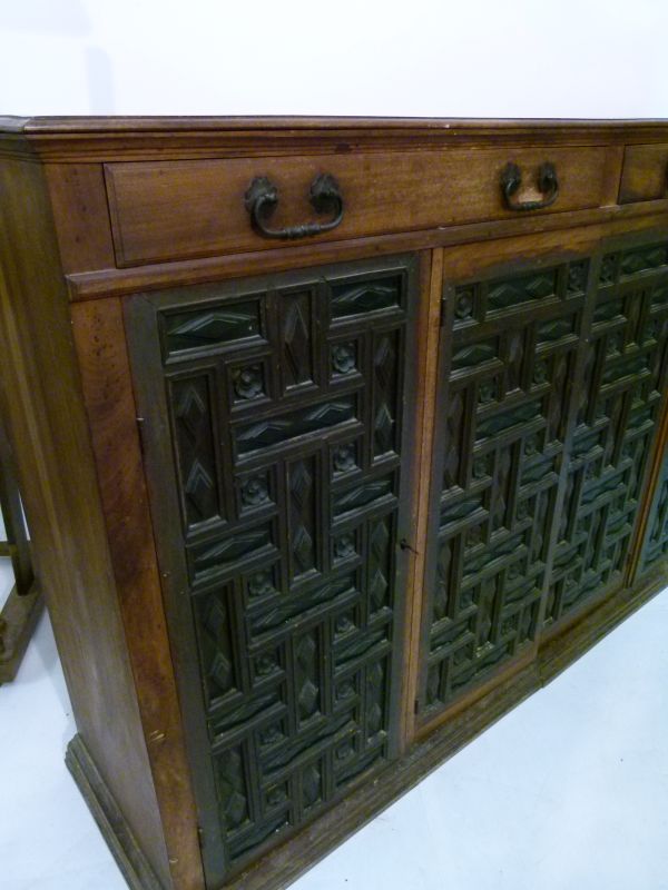 19th Century Continental carved walnut side cabinet, the moulded rectangular top over two frieze - Bild 6 aus 14