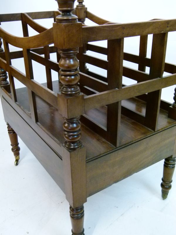 Mahogany three-division canterbury of slatted form over drawer, the blocked and turned uprights - Bild 7 aus 11