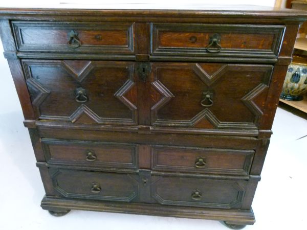 Late 17th Century oak geometric chest of drawers having a planked rectangular top with moulded - Bild 7 aus 13